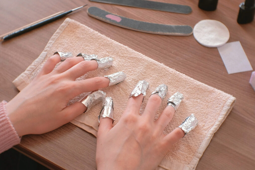 take away Acrylic Nails using Acetone And Aluminum Foil