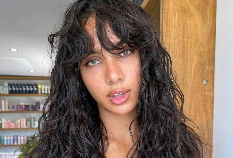 Frizzy Curtain Bangs for Mid-length Hair