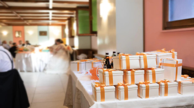 Top Customized Wedding Favors That  Able To Gift To Guests