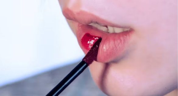 how to apply lipstick