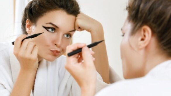 how to apply eyeliner